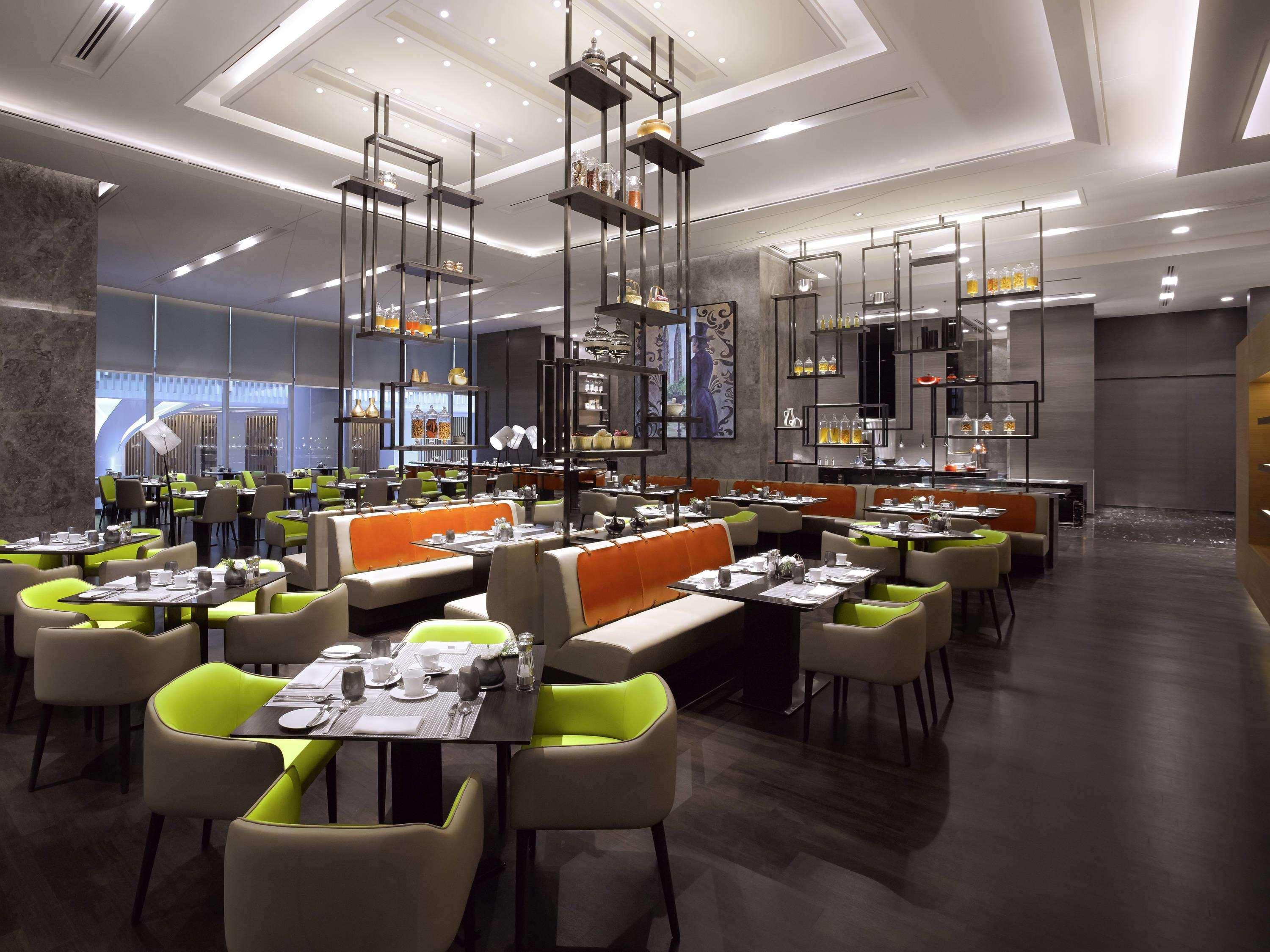 Sofitel Kuala Lumpur Damansara Hotell Exteriör bild The restaurant