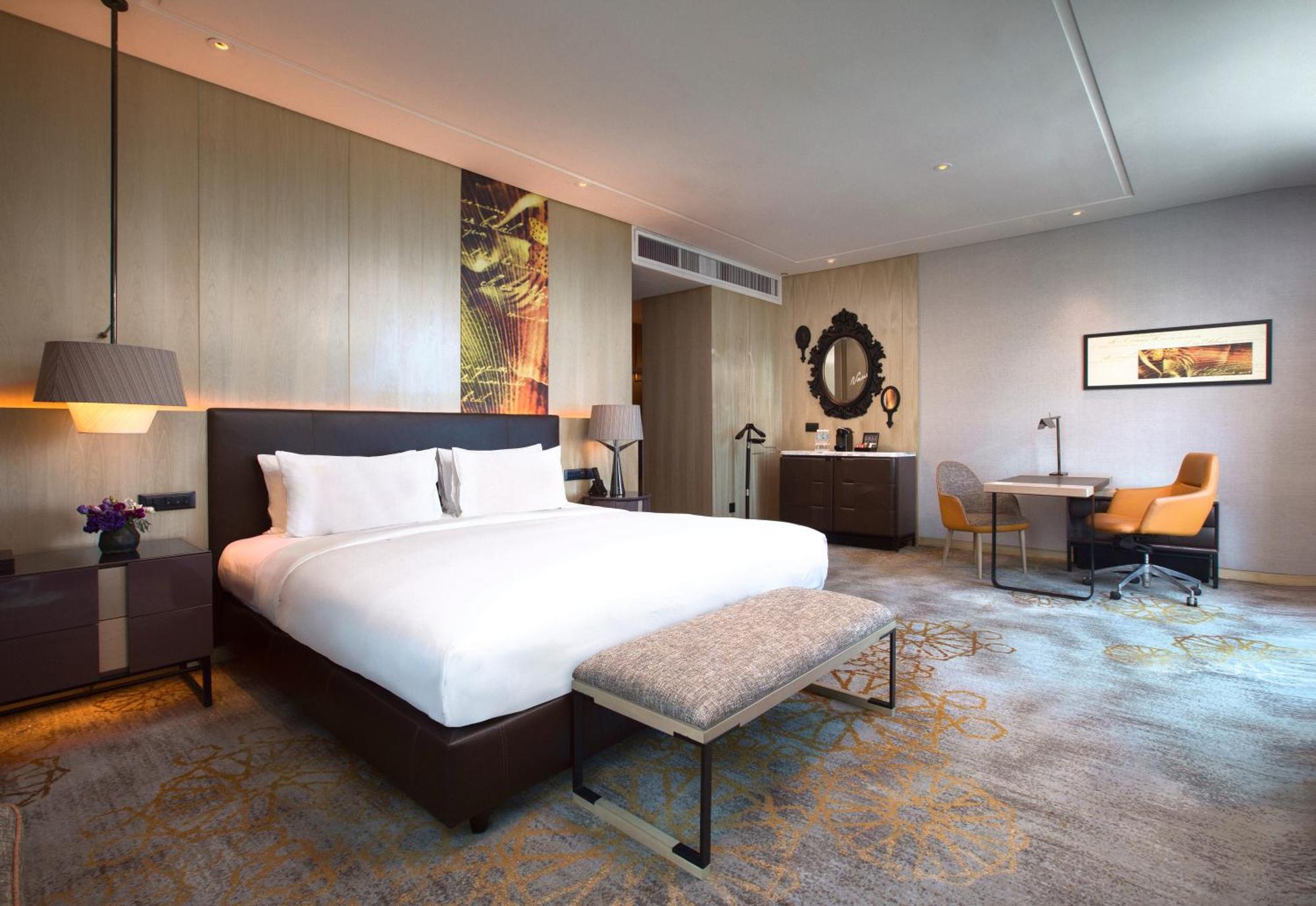 Sofitel Kuala Lumpur Damansara Hotell Exteriör bild Deluxe Suite