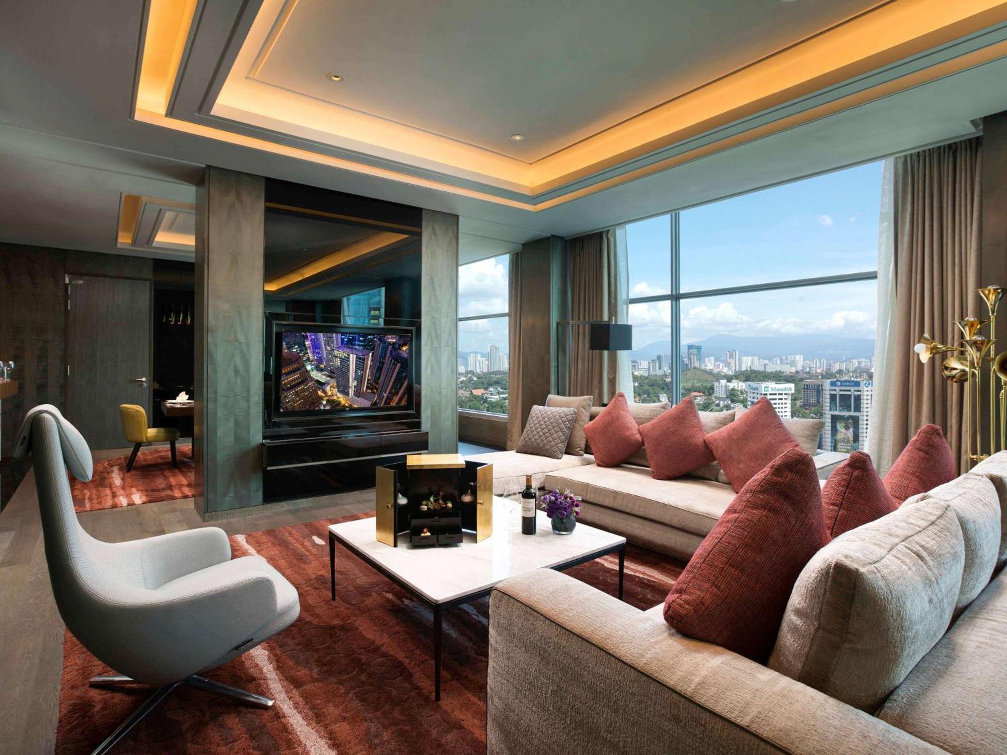 Sofitel Kuala Lumpur Damansara Hotell Exteriör bild The living room of a suite at the hotel