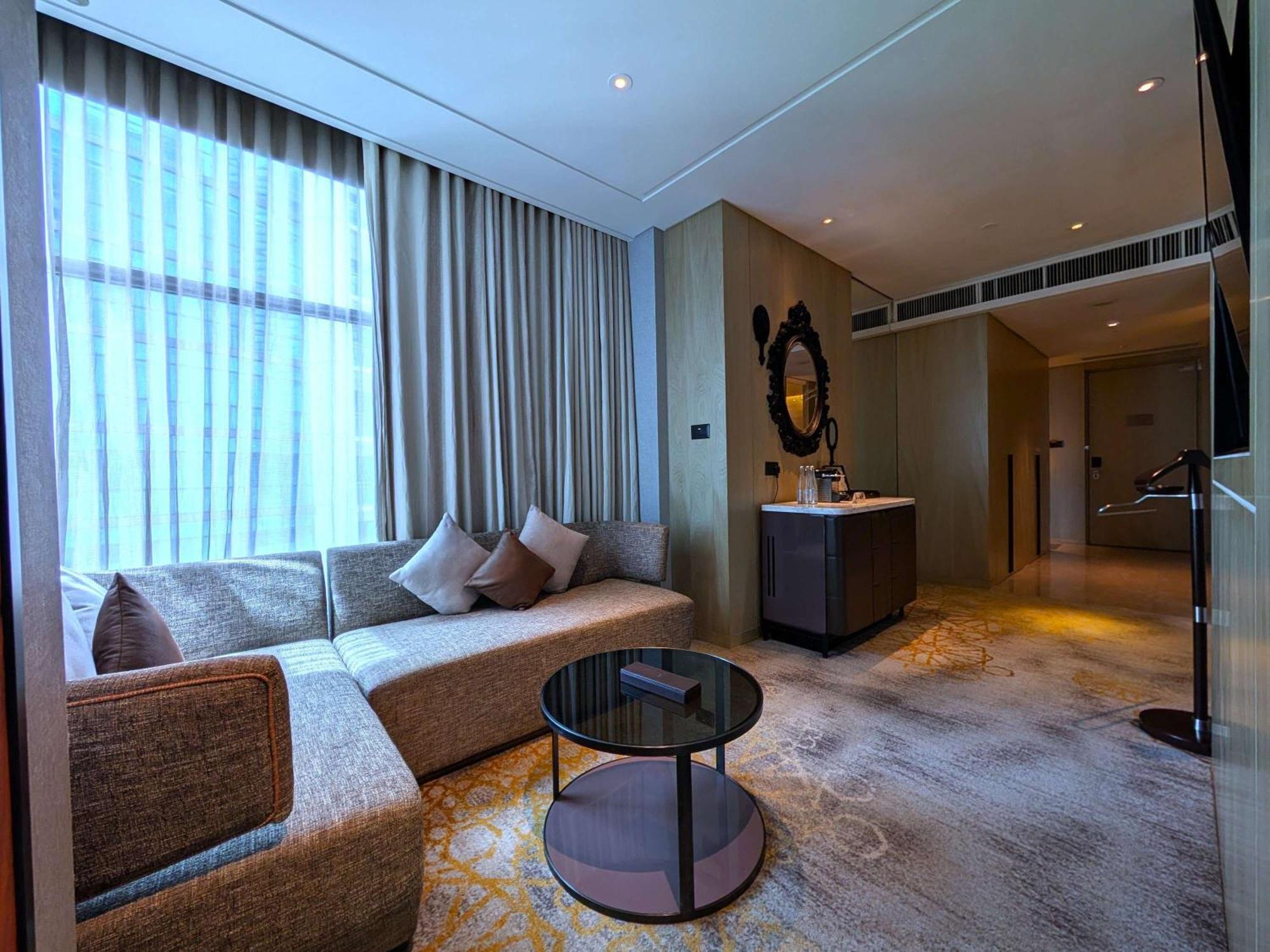 Sofitel Kuala Lumpur Damansara Hotell Exteriör bild A suite at the hotel